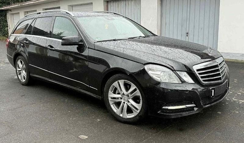 Gebraucht Mercedes E220 Avantgarde 170 PS (125 kW) 2012 Schwarz Kombi