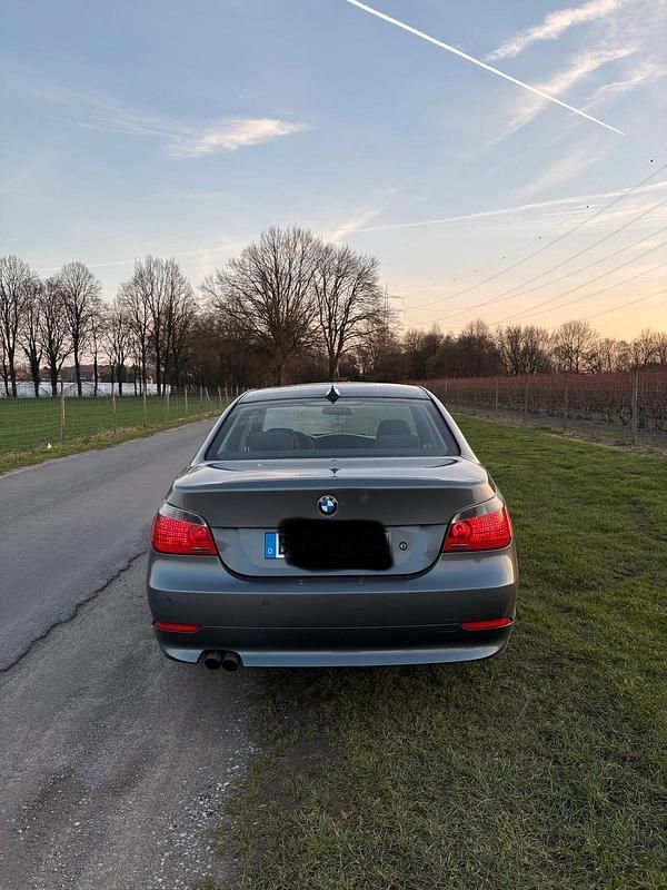 Gebraucht BMW 523 177 PS (130 kW) 2005 Grau Limousine
