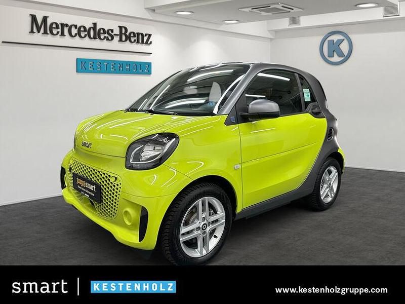 Grün Gebraucht 2021 Smart ForTwo Electric Drive Passion Coupé | 12.490 € (Etwas zu teuer) - Bild 1/4