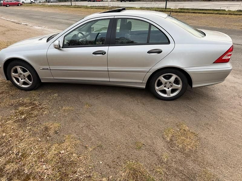 Gebraucht Mercedes C200 163 PS (119 kW) 2004 Limousine