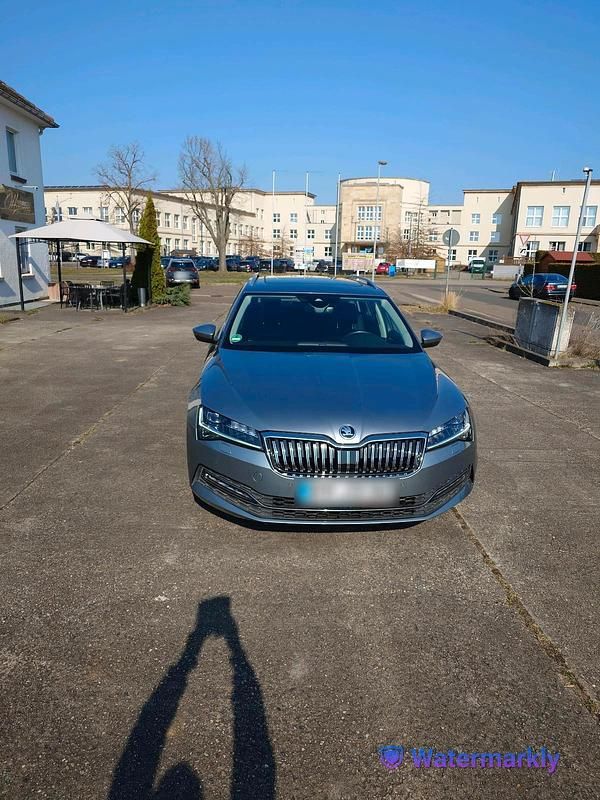 Gebraucht Skoda Superb Style 190 PS (139 kW) 2019 Silber Kombi