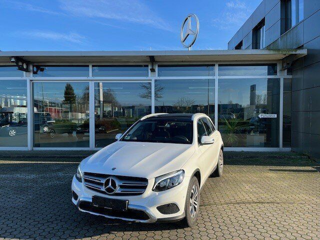 Weiß Gebraucht 2018 Mercedes GLC220 SUV | 28.500 € (Fairer Preis) - Bild 1/4