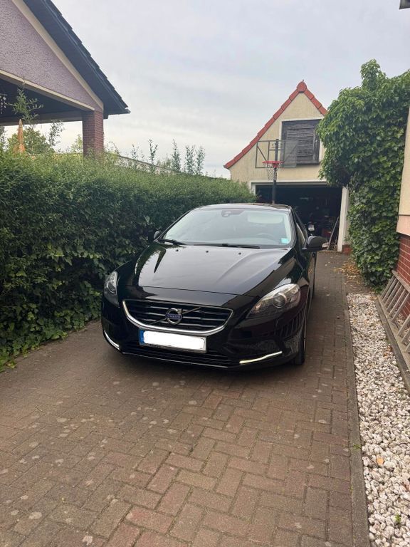Schwarz Gebraucht 2013 Volvo V40 Basis Kombi | 6.799 € (Fairer Preis) - Bild 1/4