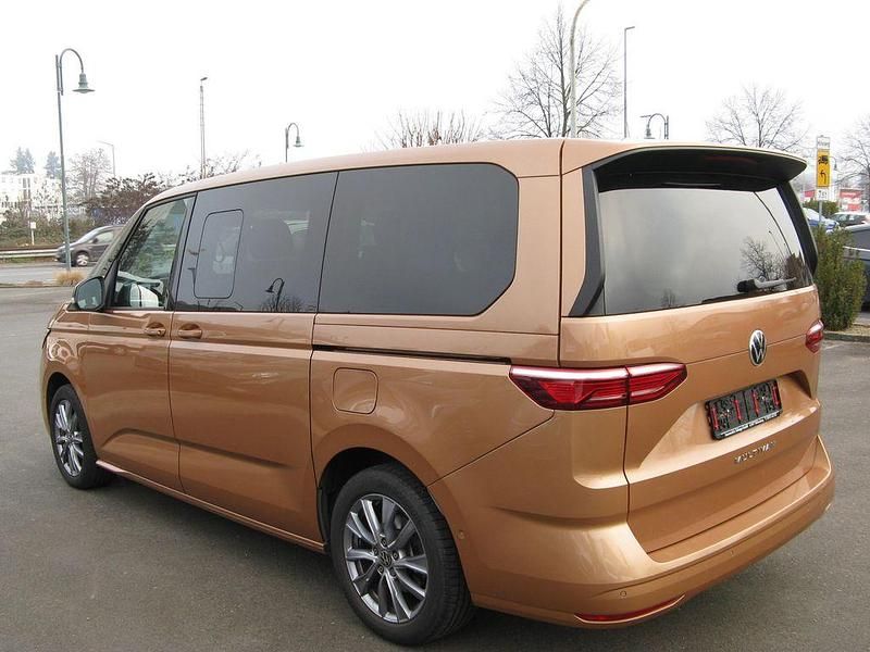 Gebraucht VW Multivan Life 150 PS (110 kW) 2024 Braun Van