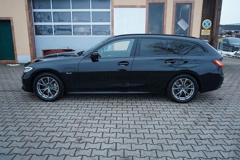 Gebraucht BMW 330e Sport Line 184 PS (135 kW) 2021 Schwarz Limousine