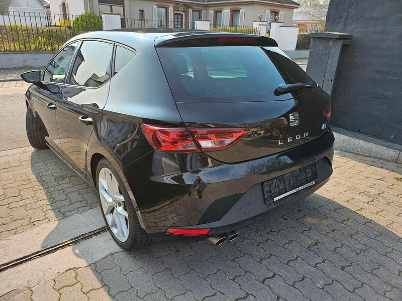 Second-hand Seat Leon FR 150 CP (110 kW) 2015 Negru Berlinǎ