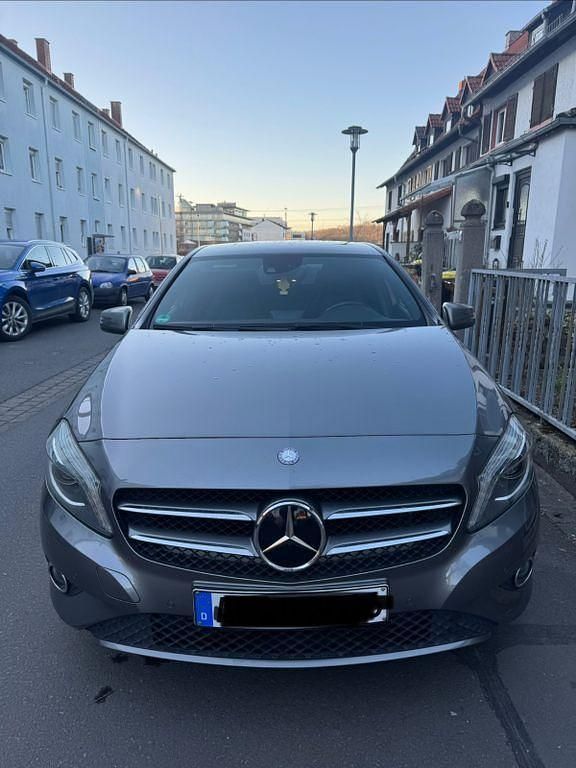Gebraucht Mercedes A180 109 PS (80 kW) 2015 Grau Limousine