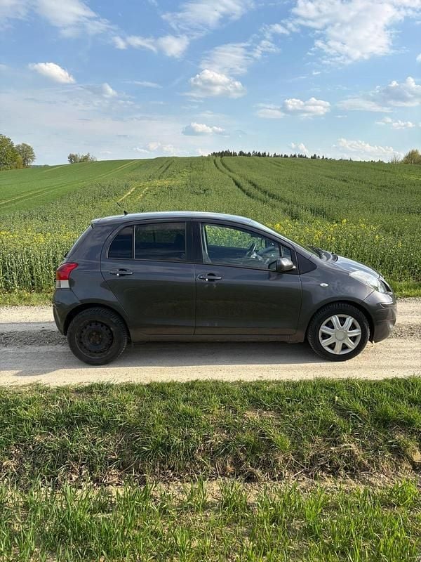Gebraucht Toyota Yaris Sol 101 PS (74 kW) 2009 Grau Kleinwagen
