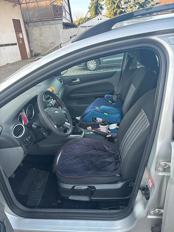 Gebraucht Ford Focus 109 PS (80 kW) 2009 Silber Kombi