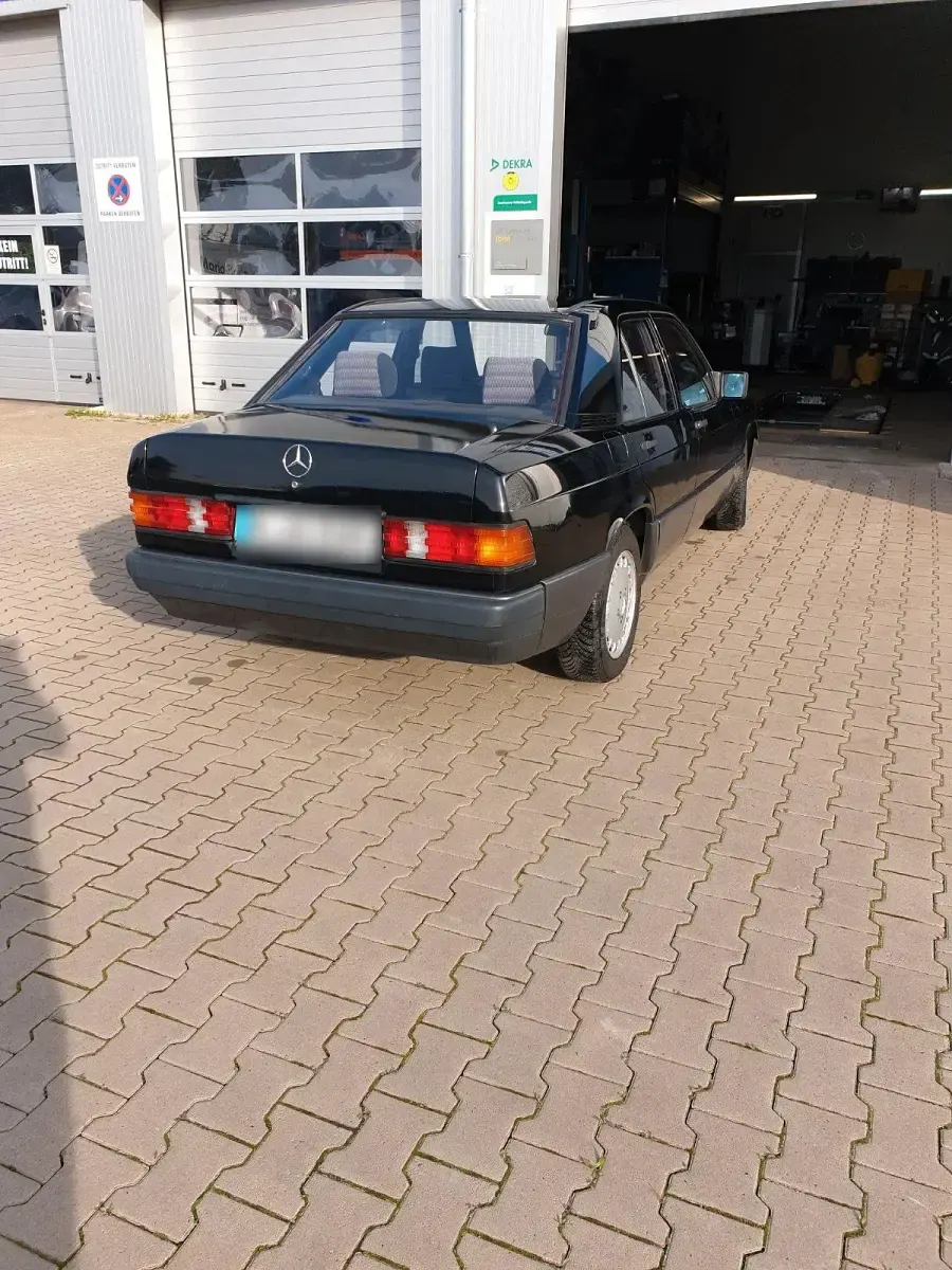 Gebraucht Mercedes 190 109 PS (80 kW) 1992 Schwarz Limousine