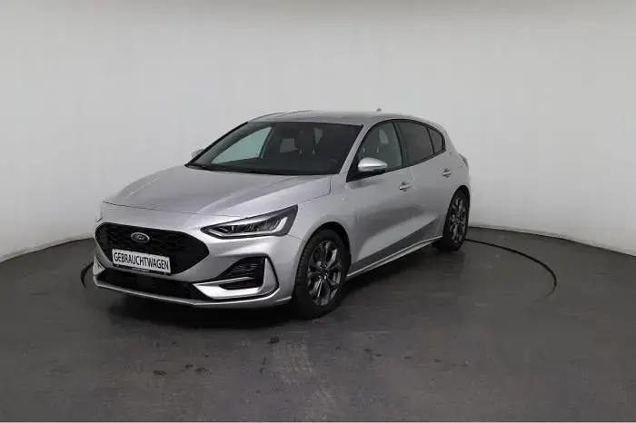 Gebraucht Ford Focus ST-Line 155 PS (114 kW) 2025 Silber, moondust silber Limousine