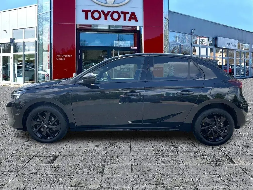 Gebraucht Opel Corsa 101 PS (74 kW) 2023 Lackierung schwarz perla nera/typ a Kleinwagen