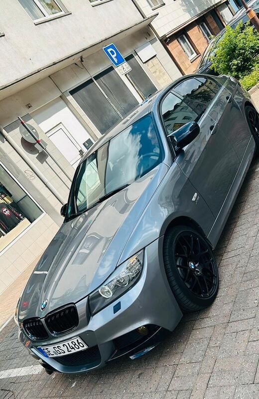 Grau Gebraucht 2010 BMW 330 M Sport Limousine | 9.600 € (Fairer Preis) - Bild 1/4