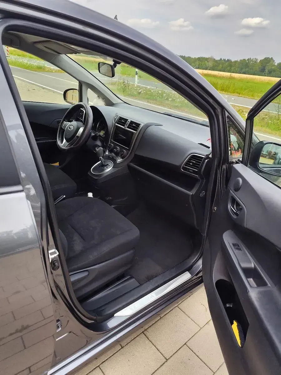 Gebraucht Subaru Trezia Active 90 PS (66 kW) 2010 Grau Kleinwagen