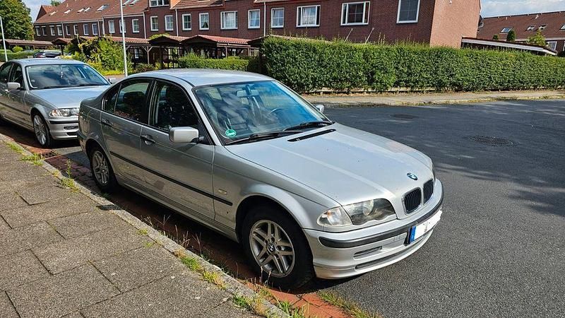 Silber Gebraucht 2001 BMW 316 Limousine | 1.900 € (Guter Preis) - Bild 1/4