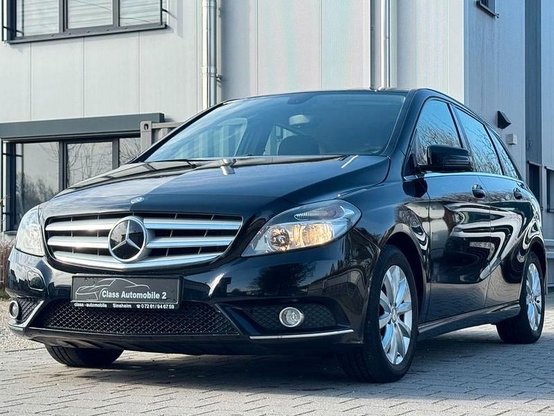 Gebraucht Mercedes B180 122 PS (89 kW) 2012 Schwarz Van / Kleinbus