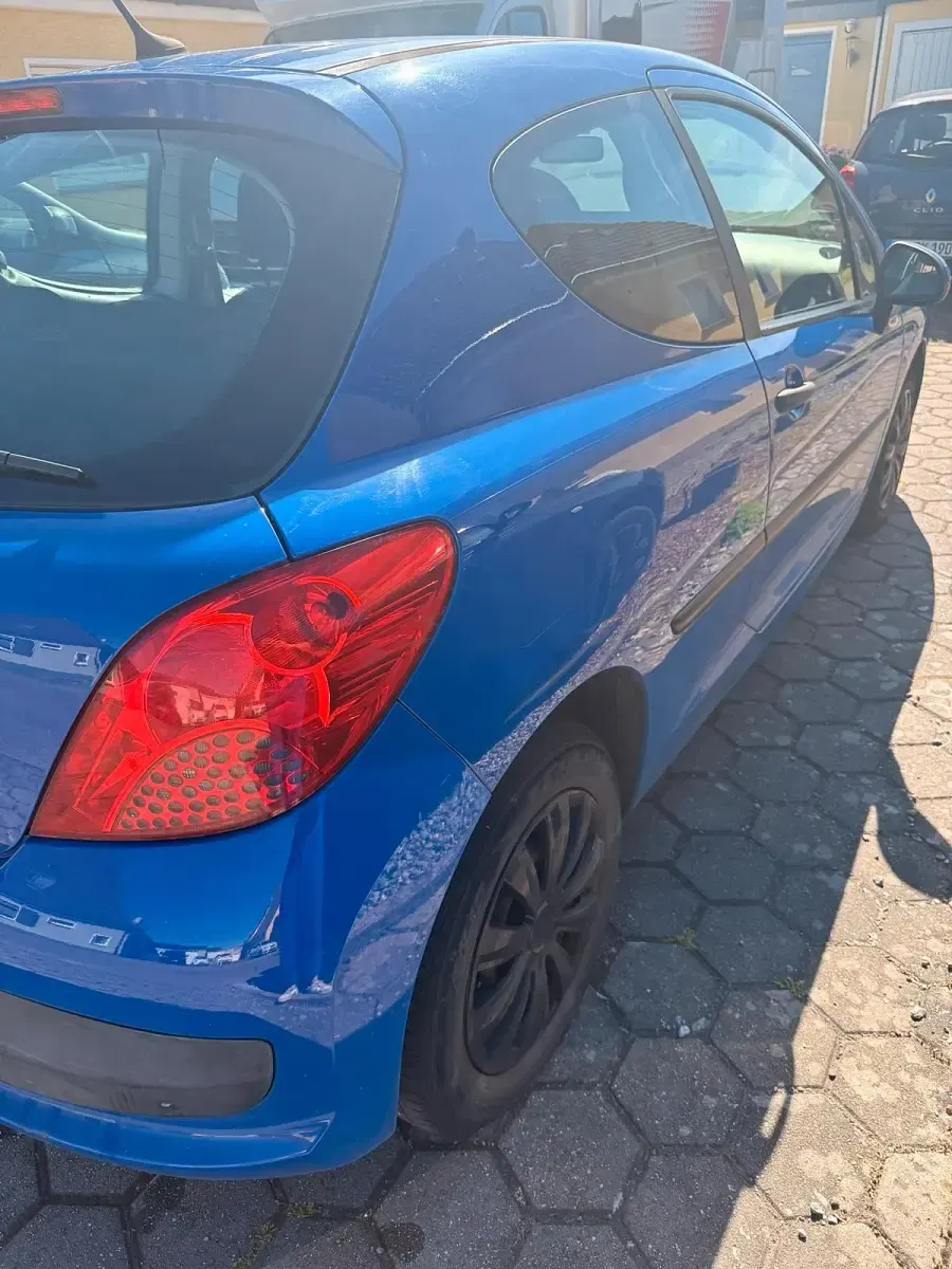 Gebraucht Peugeot 207 73 PS (53 kW) 2006 Blau Kleinwagen