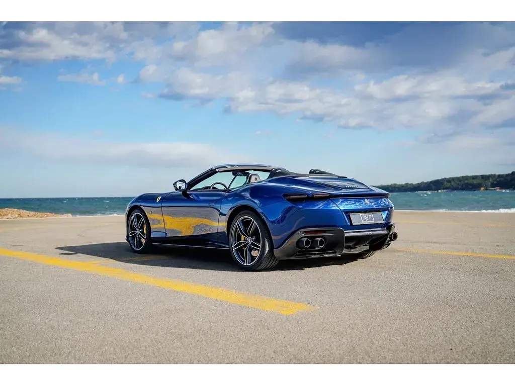 Gebraucht Ferrari Roma 620 PS (456 kW) 2025 Blau Cabrio