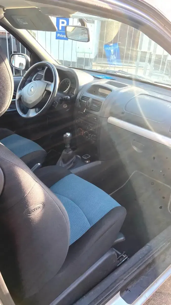 Gebraucht Renault Clio 75 PS (55 kW) 2007 Grau Kleinwagen