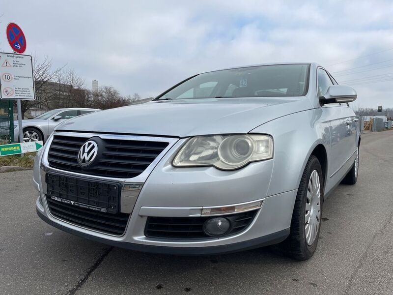 Silber Gebraucht 2005 VW Passat Comfortline Limousine | 2.800 € (Guter Preis) - Bild 1/4