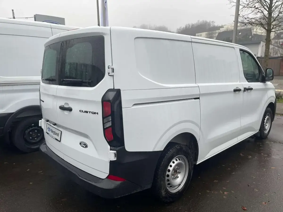 Gebraucht Ford Transit Custom Basis 136 PS (100 kW) 2024 Frozen white weiß Van