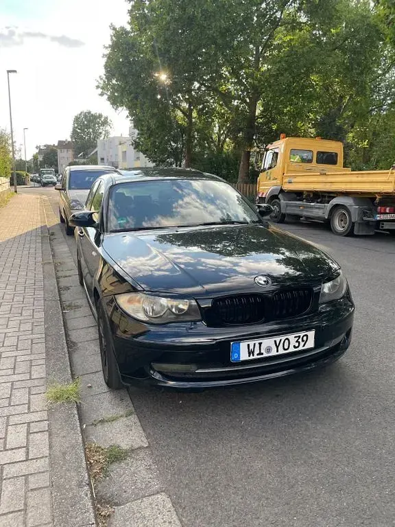 Gebraucht BMW 116 122 PS (89 kW) 2008 Schwarz Kleinwagen