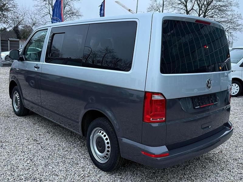 Gebraucht VW Multivan 150 PS (110 kW) 2019 Weiß und grün foliert Van