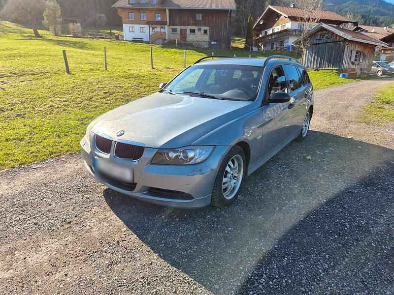 Gebraucht BMW 320 163 PS (119 kW) 2006 Blau Kombi