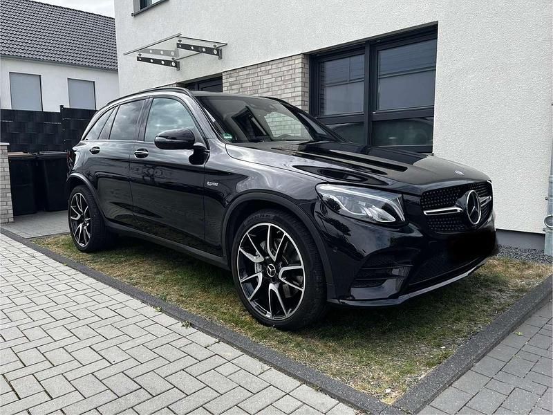 Schwarz Gebraucht 2017 Mercedes GLC43 AMG AMG SUV | 37.999 € (Fairer Preis) - Bild 1/4