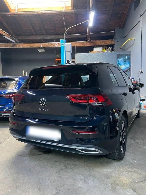 Gebraucht VW Golf VIII Active 150 PS (110 kW) 2022 Schwarz Limousine