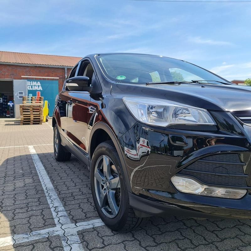 Gebraucht Ford Kuga 120 PS (88 kW) 2016 Schwarz SUV