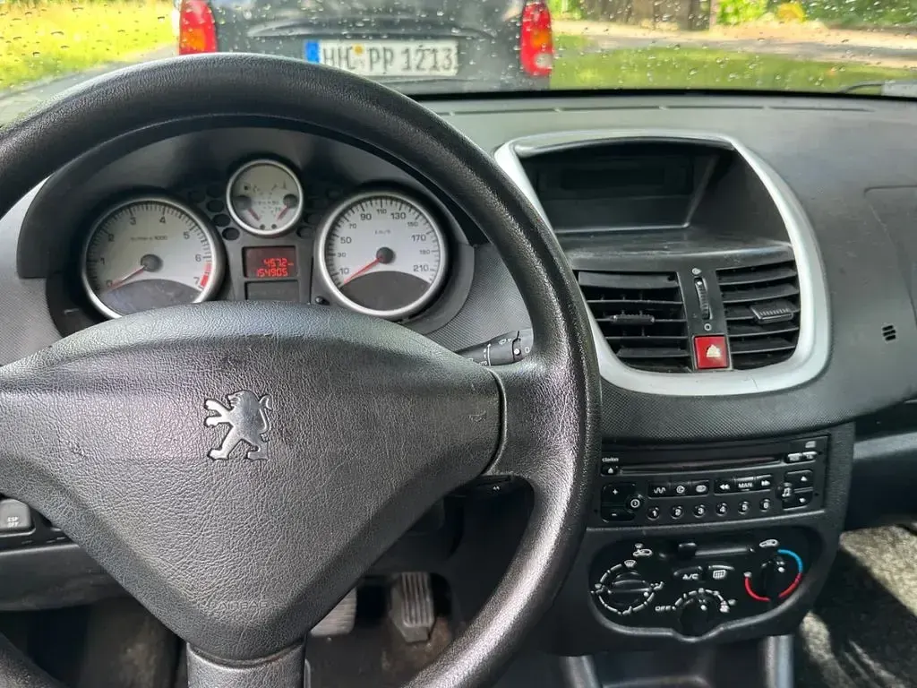 Gebraucht Peugeot 206+ 73 PS (53 kW) 2011 Schwarz Kleinwagen