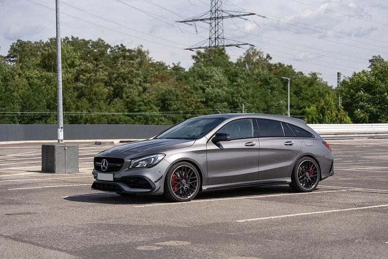 Grau Gebraucht 2016 Mercedes CLA45 AMG Shooting Brake AMG Kombi | 29.500 € (Teuer) - Bild 1/4