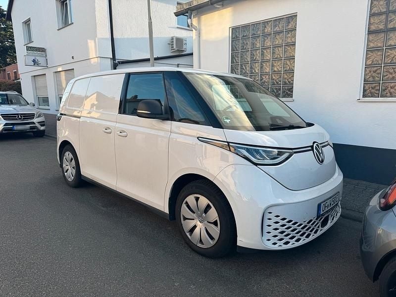 Używany VW ID. Buzz 150 kW (204 KM) 2023 Biały Minivan