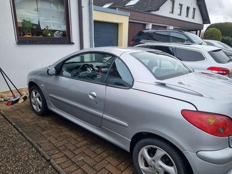 Silber Gebraucht 2006 Peugeot 206 CC Quiksilver Cabrio | 1.950 € (Fairer Preis) - Bild 1/4