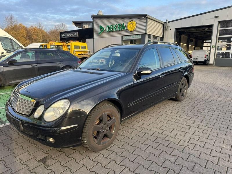 Second-hand Mercedes E220 150 CP (110 kW) 2004 Negru Break