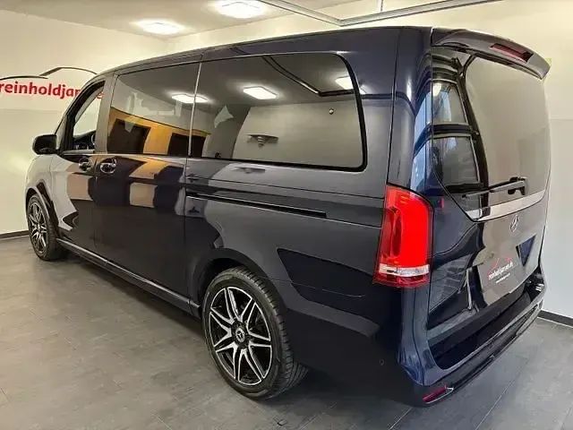 Gebraucht Mercedes V300 AMG line 237 PS (174 kW) 2021 Blau Van / Kleinbus