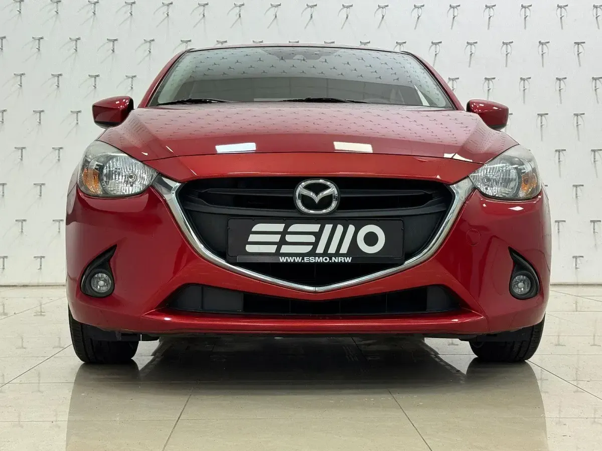 Gebraucht Mazda 2 Nakama 90 PS (66 kW) 2016 Rot Kleinwagen