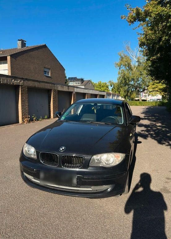 Schwarz Gebraucht 2010 BMW 116 Kleinwagen | 2.400 € (Guter Preis) - Bild 1/4