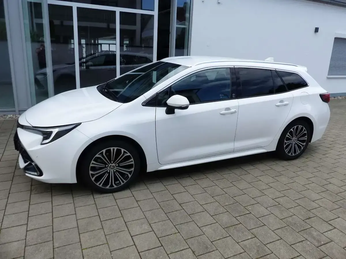 Gebraucht Toyota Corolla Team 196 PS (144 kW) 2024 Weiß Limousine