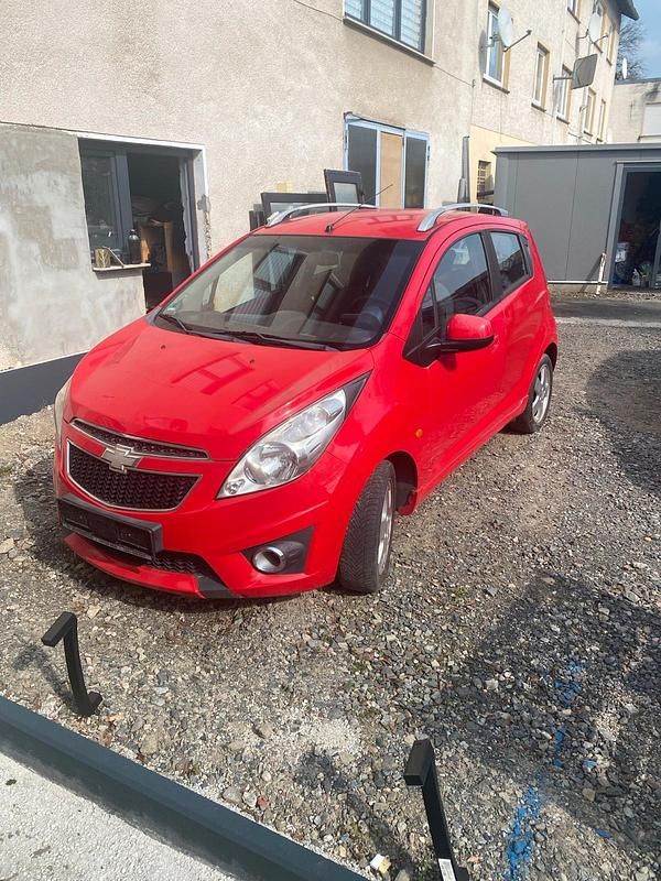Gebraucht Chevrolet Spark 81 PS (59 kW) 2010 Rot Kleinwagen