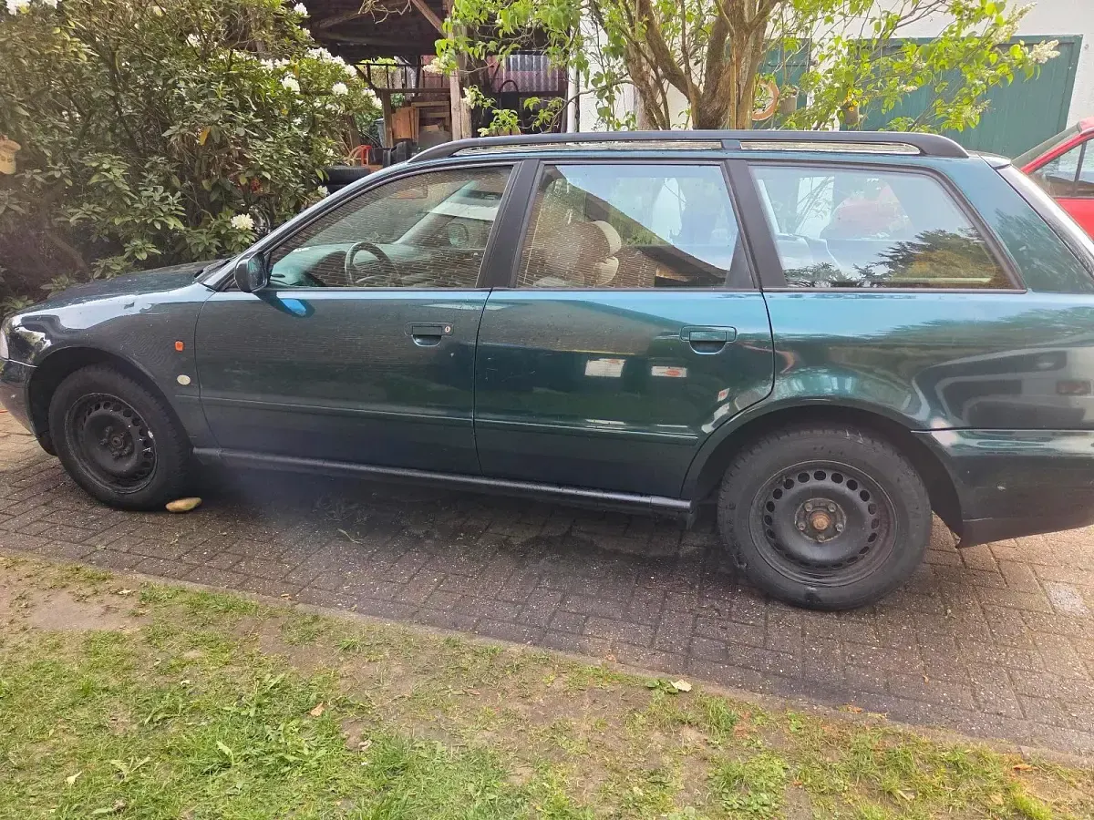 Second-hand Audi A4 110 CP (80 kW) 1994 Verde Berlinǎ