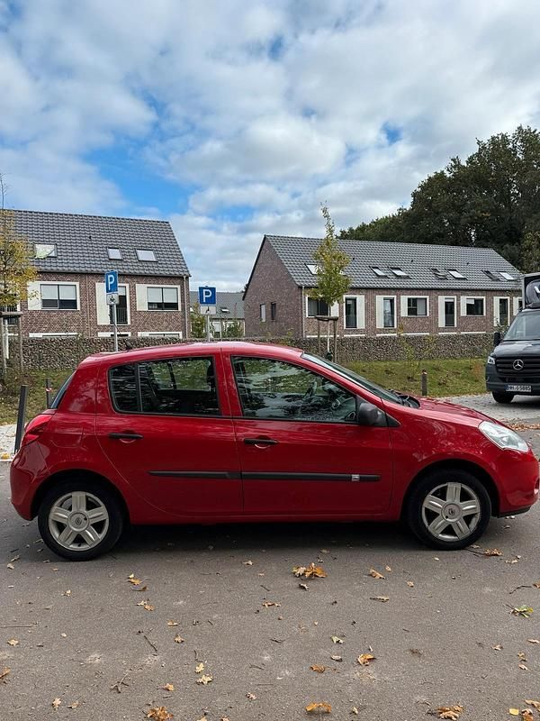 Gebraucht Renault Clio IV 75 PS (55 kW) 2012 Rot Kleinwagen