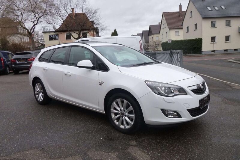 Gebraucht Opel Astra 165 PS (121 kW) 2012 Schneeweiss/summitwhite/arctic Kombi