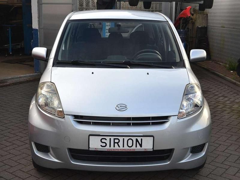 Silber Gebraucht 2011 Daihatsu Sirion Kleinwagen | 6.690 € (Teuer) - Bild 1/4