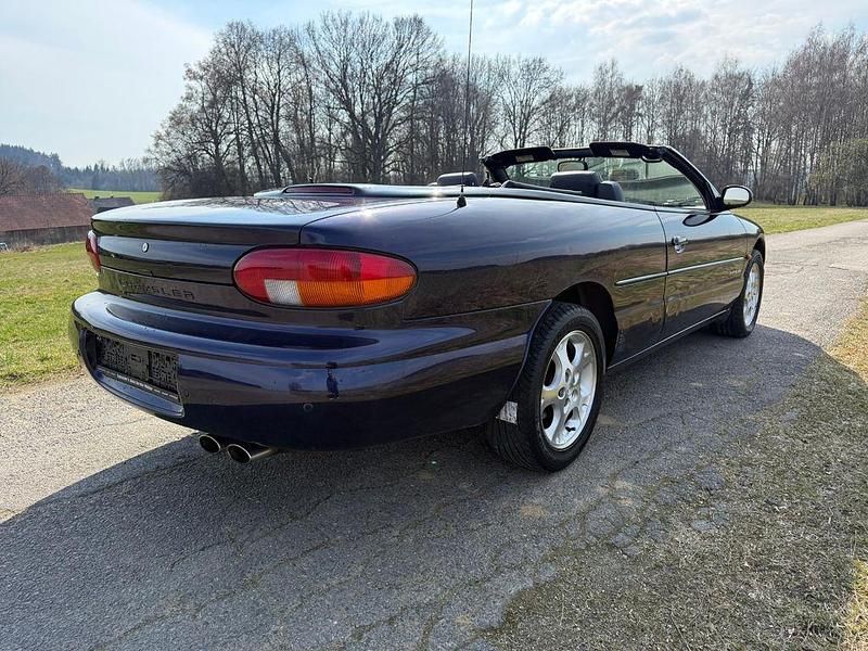 Gebraucht Chrysler Stratus Limited 163 PS (119 kW) 2000 Violett Cabrio