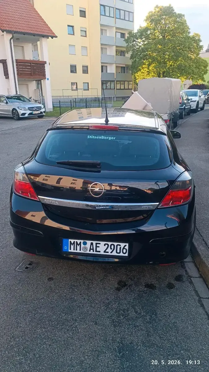 Używany Opel Astra GTC 115 KM (84 kW) 2009 Czarny Hatchback