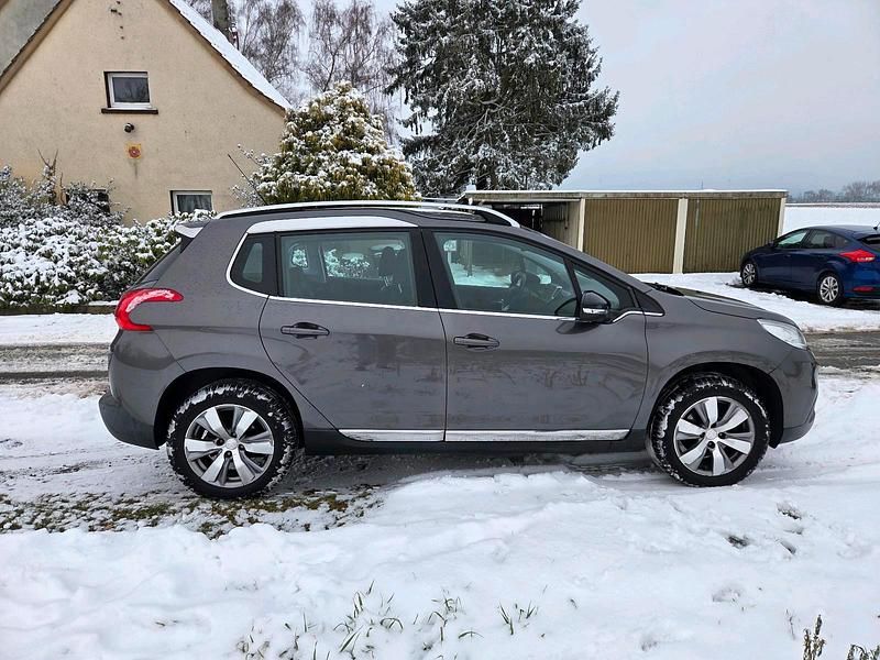 Silber Gebraucht 2015 Peugeot 2008 SUV | 6.999 € (Guter Preis) - Bild 1/4