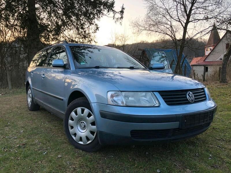 Blau Gebraucht 2000 VW Passat Trendline Kombi | 4.600 € - Bild 1/4