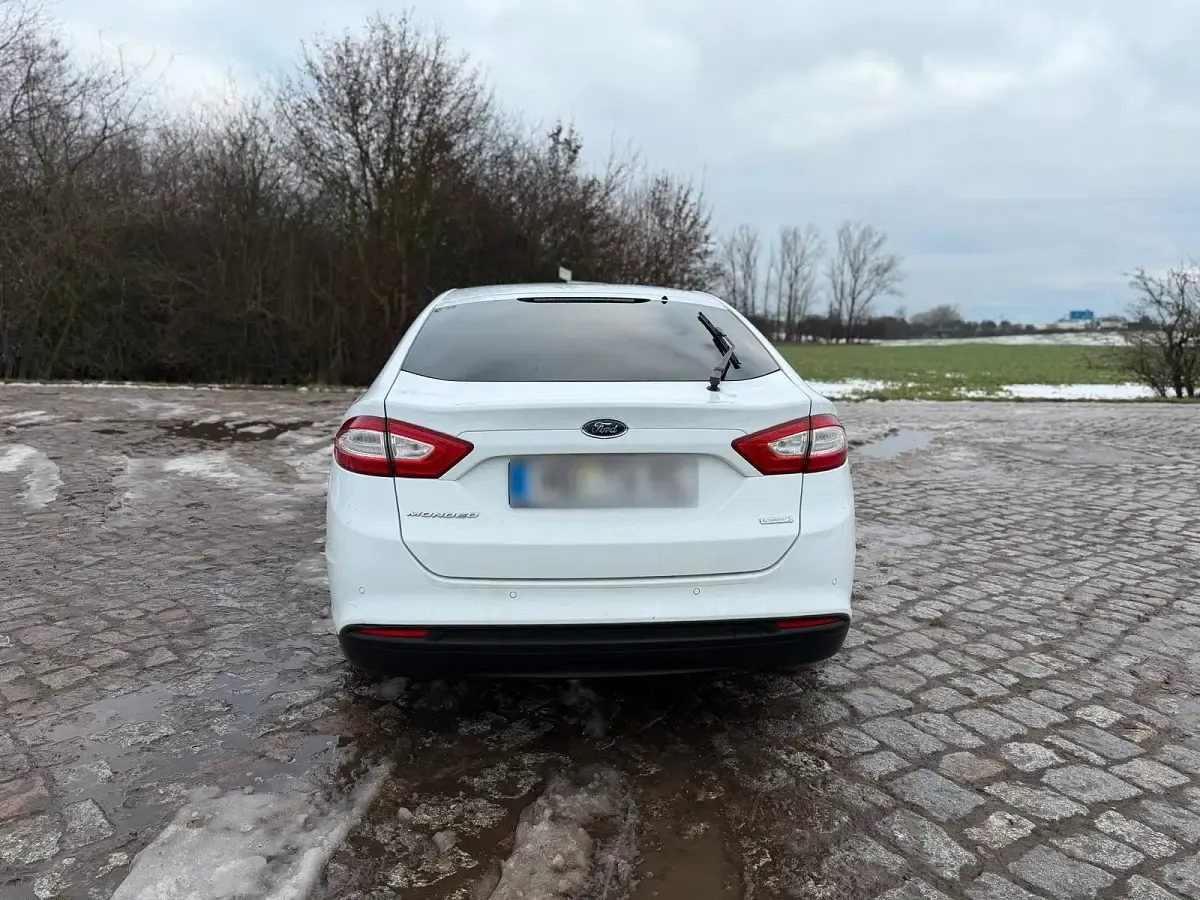 Gebraucht Ford Mondeo 160 PS (117 kW) 2015 Weiß Limousine
